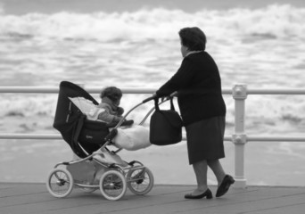 Abuela con niña