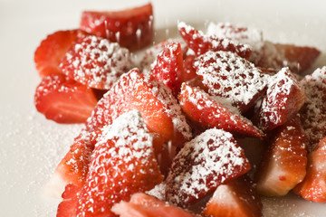 Erdbeeren mit Puderzucker