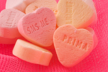 Obraz premium mobile love with hearts with sms me