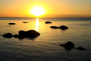Fototapeta na wymiar beautiful sunset on a tropical island