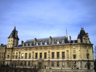Fototapeta na wymiar Palais de Justice w Paryżu