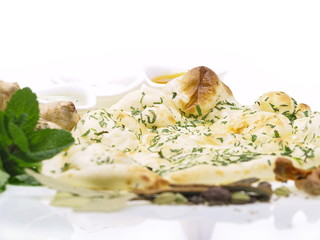 indisches tandoori naan brot mit minze