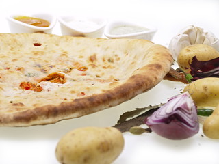 indisches tandoori naan brot mit kartoffeln gefüllt