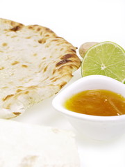 indisches tandoori naan brot mit paneer käse