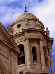 Fototapeta na wymiar Campanario de Catedral de Cadiz