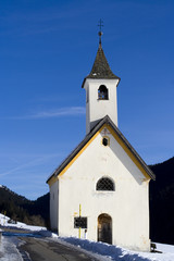 Fototapeta na wymiar Chiesa di montagna