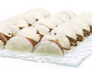 nussmuffins mit weisser schokolade