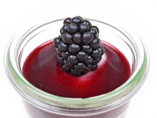 brombeer creme dessert