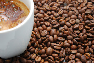 coffe cup with coffee beans 