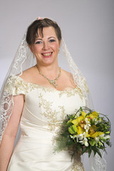 Naklejka premium young beauty smiling bride just before wedding