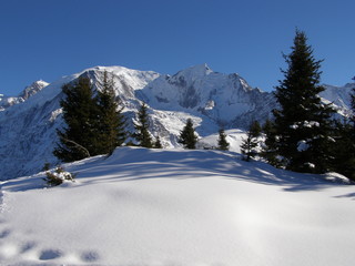 Fototapeta na wymiar Śnieg przed Mont Blanc