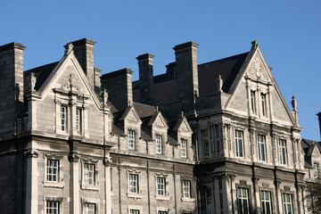 Fototapeta na wymiar Trinity College Campus. Dublin, Irlandia. Budynki uniwersyteckie.