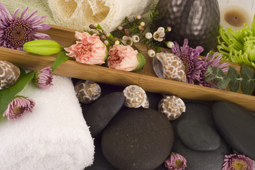 Fototapeta na wymiar Masażu, kwiaty, kamienie i ręcznik 5