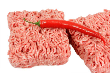 Hackfleisch auf hellem Hintergrund