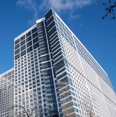 Fototapeta na wymiar Modern building on background with blue sky