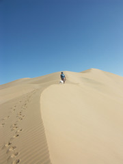 marche dans les dunes