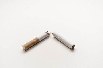 cigarro roto - 6240389