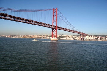 Fototapeta na wymiar Most 25 kwietnia