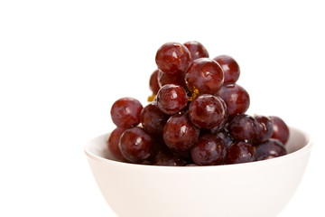 A shot of grapes in a white bowl