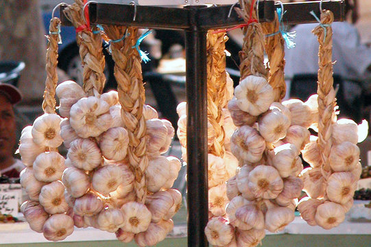garlic on market stall