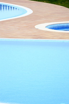 blauer pool