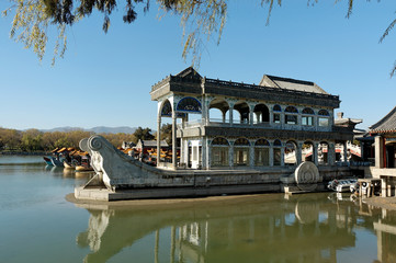Bateau en marbre