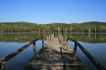 Fototapeta na wymiar lac de Grolegeac