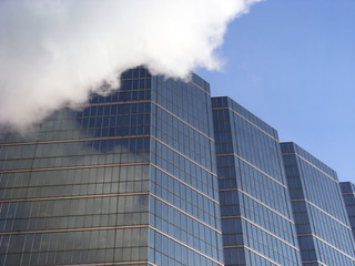 Fototapeta premium A real skyscraper, with clouds and everything.