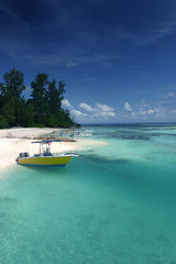 Naklejka na ściany i meble lagon ile paradis seychelles océan turquoise exotique bateau tro