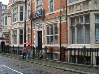 students with umbrellas at Queen Mary College