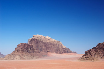 Fototapeta na wymiar Jordania - Wadi Rum desert rocka