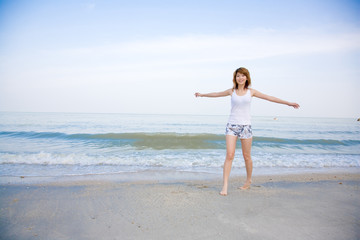 Fototapeta premium woman having fun by the beach