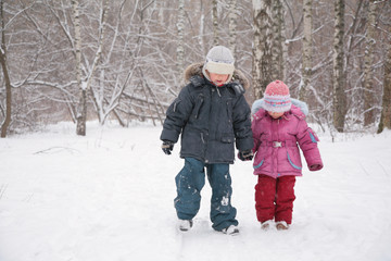 Fototapeta na wymiar Two children walking in snow