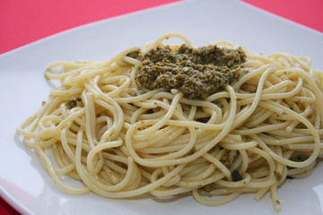 Nudeln mit Pesto