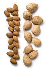 Obraz premium Whole almonds and shelled almonds