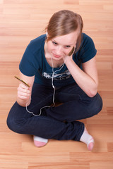 junge Frau mit MP3-Player