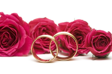 golden wedding rings with flowers