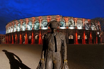 Fototapeta premium arenes de nimes de nuit