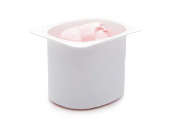 Fototapeten yogurt in plastic container © Lana Langlois