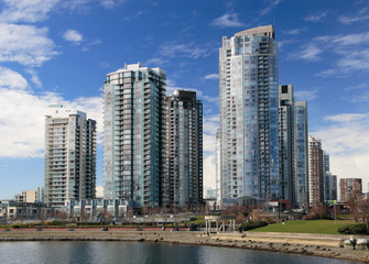 Fototapeta na wymiar Budynki mieszkalne w centrum Vancouver.