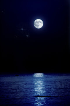 luna piena sul mare
