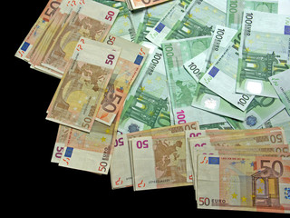 billets sur fond noir