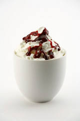 panna montata con crema alla fragola