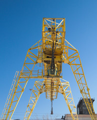 The building crane against the blue sky