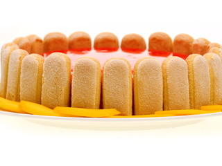 himbeer kuchen mit mango und löffelbiscuit