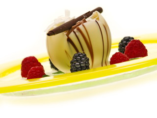 schoko mousse in himbeer charlotten tulpe