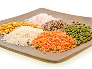 bohnen,linsen, mung, dal, reis und salz
