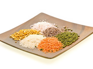 bohnen,linsen, mung, dal, reis und salz