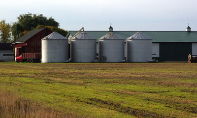Farm silo storage bin