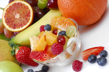 Obstsalat in Glasschüssel